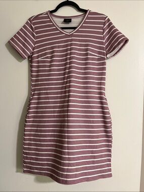 32 Degrees Mauve and White Striped V‑Neck Short Sleeve Dress